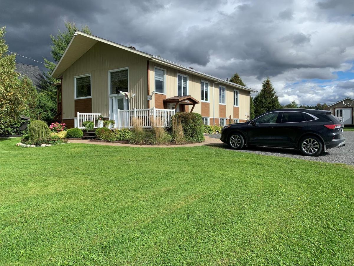 Logement 3 ,5 Entierement Prive Lac-Megantic ภายนอก รูปภาพ